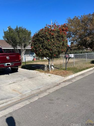 2512 Valorie Ave, Bakersfield, CA 93304-4846