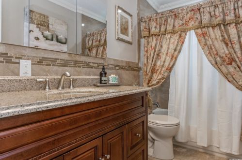 32 Adams St, Floral Park NY  11001-2810 exterior