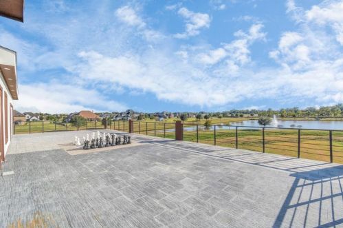 703 Leaning Oak Trl, Richmond TX  77406-4653 exterior