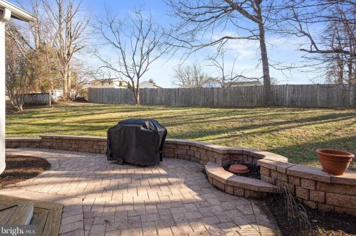 300 E St, Purcellville VA  20132-3317 exterior