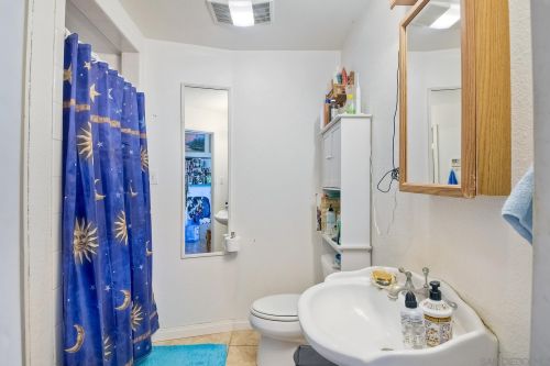 1552 Monmouth Dr, San Diego CA 92109-2247 exterior