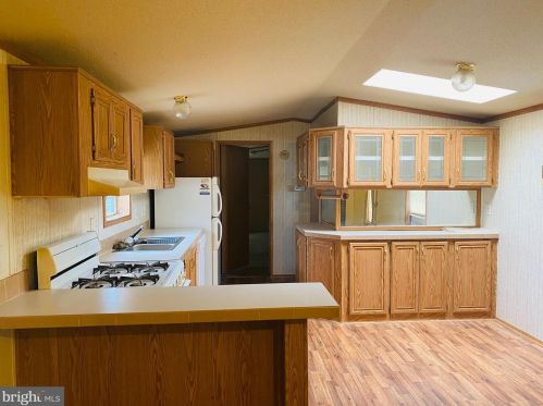 655 Lilac Dr, Smithville PA  17560-9686 exterior