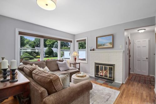 5 Augusta Pl, White Plains NY  10603-1901 exterior