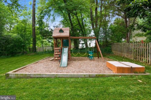 9514 Wallingford Dr, Springfield VA 22015-1738 exterior