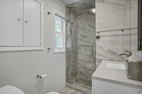 9 Farview Ter, Airmont NY  10901-7531 exterior