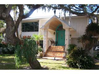 5140 Siesta Woods Dr, Sarasota, FL 34242-1457