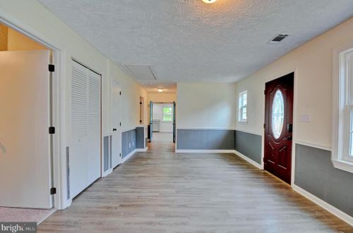 34 King David Dr, Linden VA  22642-6323 exterior