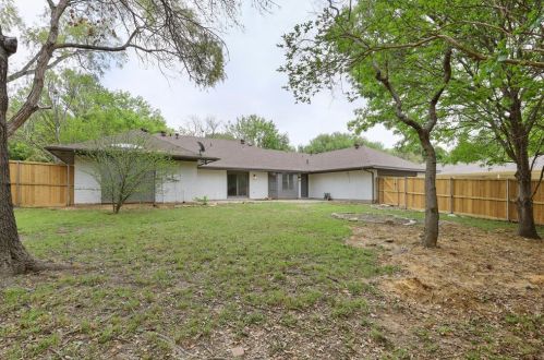 2132 Pembrooke Pl, Denton TX  76205-8208 exterior