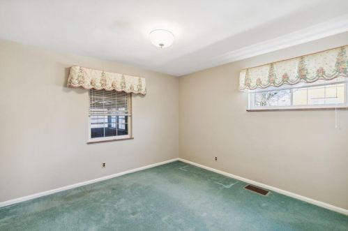 323 Swan Cir, Covington KY  41018-1937 exterior