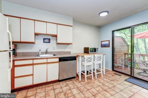 352 Winding Way, Norristown PA  19406-2633 exterior