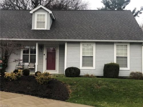 935 Field St, Canton, OH 44709-1622