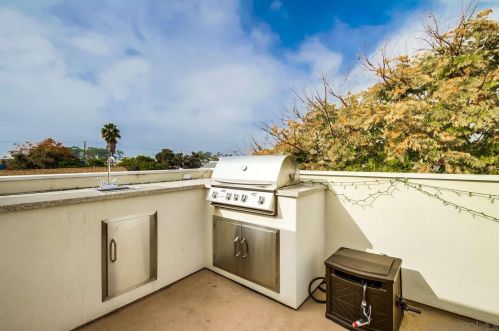 1760 La Playa Ave, San Diego CA 92109-6526 exterior