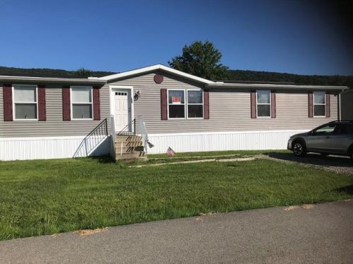 107 Clyde St, Hopwood, PA 15445-2522