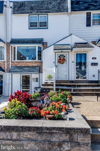 3622 Hereford Ln, Philadelphia, PA 19114-1909