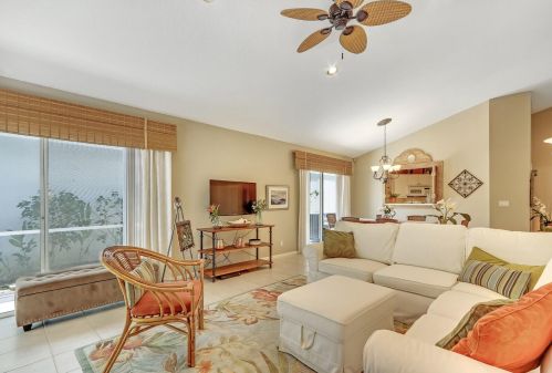 231 Canterbury Dr, West Palm Beach FL  33418-7178 exterior