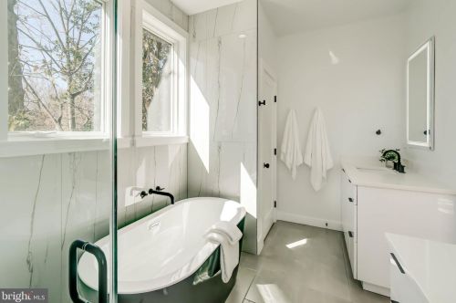 4624 Asbury Pl, Washington DC  20016-4325 exterior