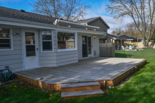 418 Hillview Cir, Waukesha, WI 53188-3228