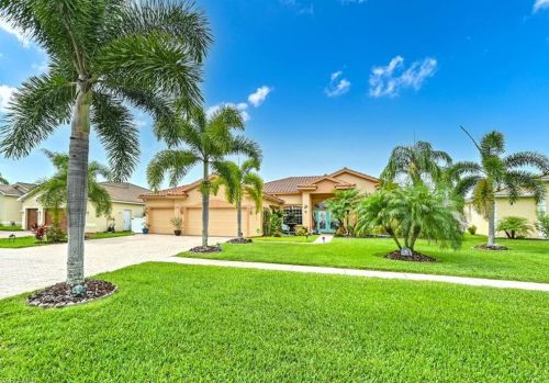2219 Grove Dr, Naples, FL 34120-7497