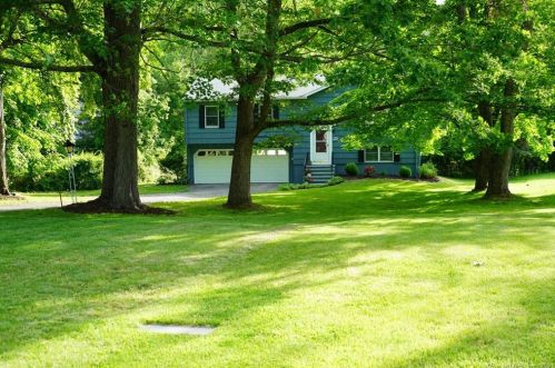 21 Oak Ridge Rd, Bethel, CT 06801-1154