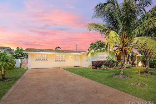8801 10th St, Hollywood, FL 33024-4702