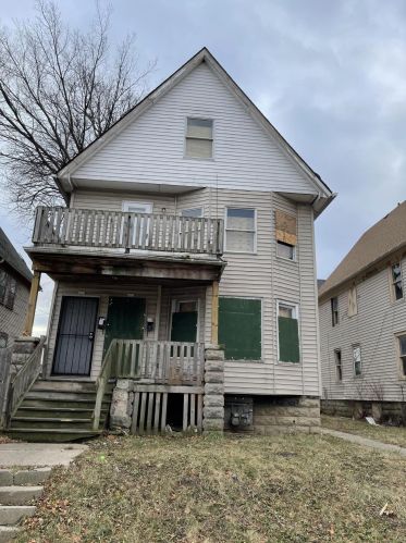 407 Auer Ave, Milwaukee, WI 53212-2105