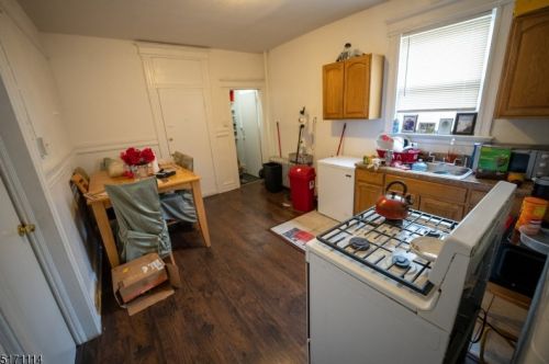 44 Chadwick Ave, Newark NJ 07108-1529 exterior