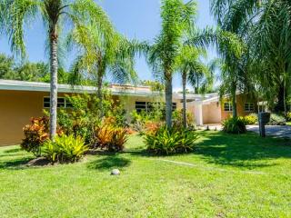 6045 Chapman Field Dr, Miami, FL 33156-7141