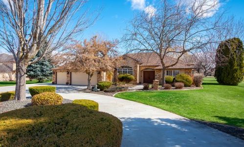 284 Sierra View Way, Pearl, ID 83616-4600