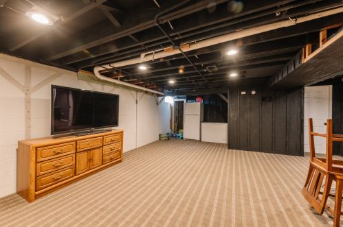 7750 Martha Cir, Waterford WI  53185-2039 exterior