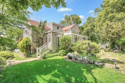 47 Malcolm St, Crotonville NY  10562-3241 exterior