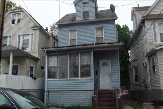 5 Margaret Ct, Hempstead, NY 11550-2240
