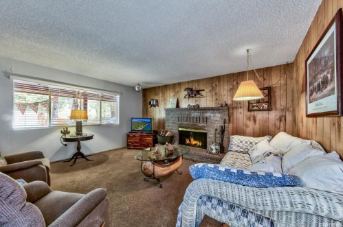 842 Sonoma Ave, South Lake Tahoe CA  96150-2720 exterior