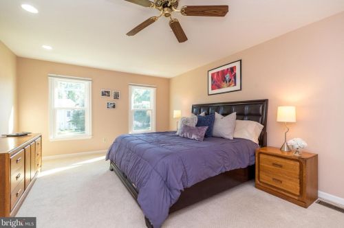 732 Castlewood Dr, Dresher PA 19025-2015 exterior