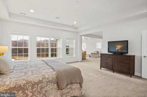 10244 Forest Lake Dr, Great Falls VA  22066-3609 exterior