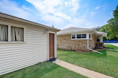 9332 Burleigh St, Milwaukee WI  53222-3550 exterior