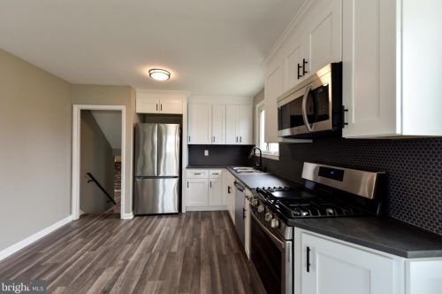 24 Coleman Rd, Berlin Boro, NJ 08009-1546