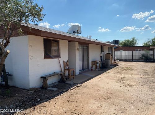135 Blacklidge Dr, Tucson AZ 85705-3829 exterior