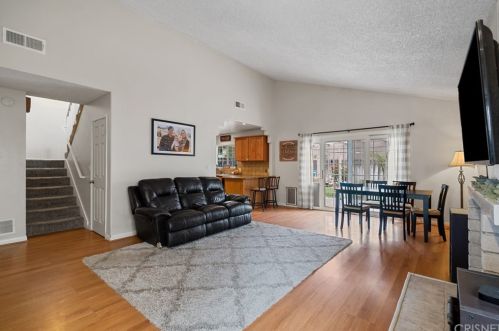 28339 Simsalido Ave, Santa Clarita, CA 91387-3214