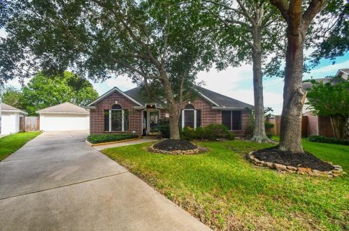 6301 Fern Ct, Pearland, TX 77584-8035