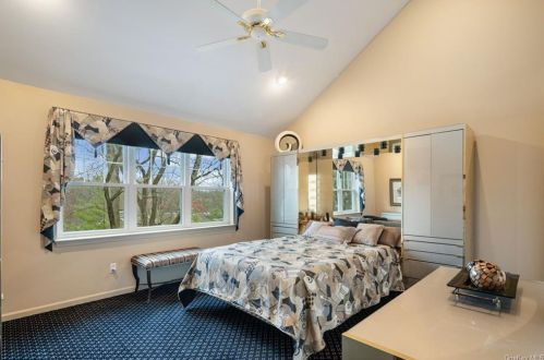 9 High Ridge Rd, Crotonville NY  10562-1969 exterior