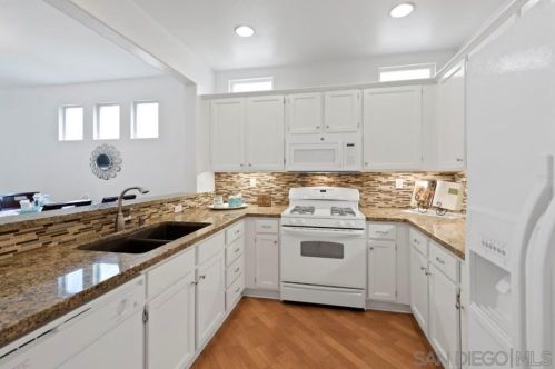 9530 Compass Point Dr, San Diego CA 92126-8527 exterior