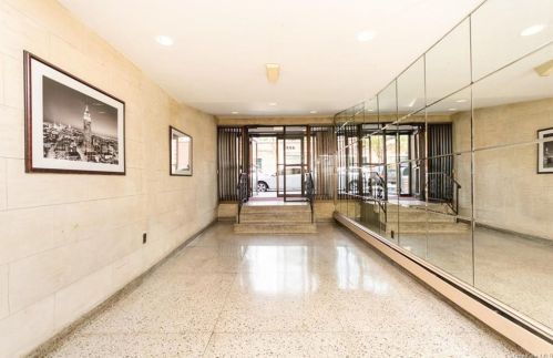 4200 Herkimer Pl, Bronx NY  10470-1950 exterior