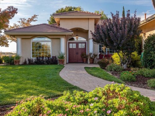 210 Foxtail Ln, Templeton CA  93465-8714 exterior