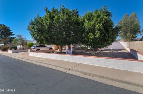 1004 Greenway St, Mesa, AZ 85201-3121
