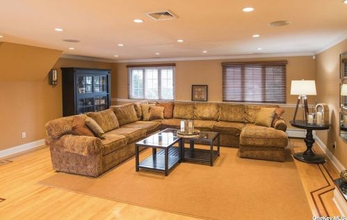 23 La Grange Pl, West Islip NY  11795-3816 exterior