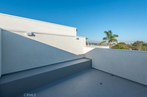 1423 15th St, Manhattan Beach CA  90266-4070 exterior