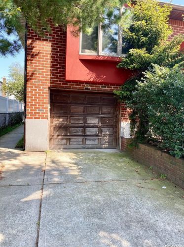 15 Belmont Blvd, Floral Park, NY 11003-1804