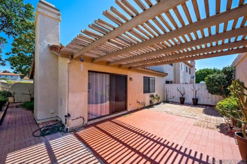 6829 Pear Tree Dr, Carlsbad CA  92011-3937 exterior