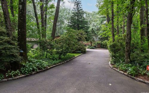 4 Hills Rd, Muttontown, NY 11732-1156