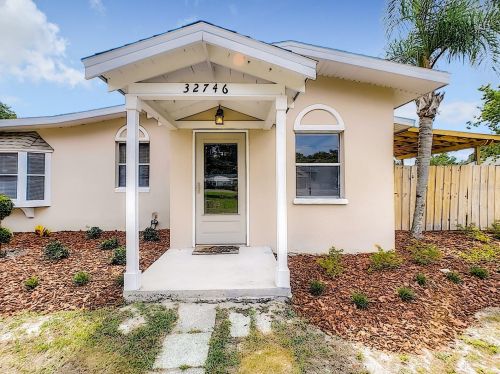 32746 Lake Eustis Dr, Tavares, FL 32778-2094